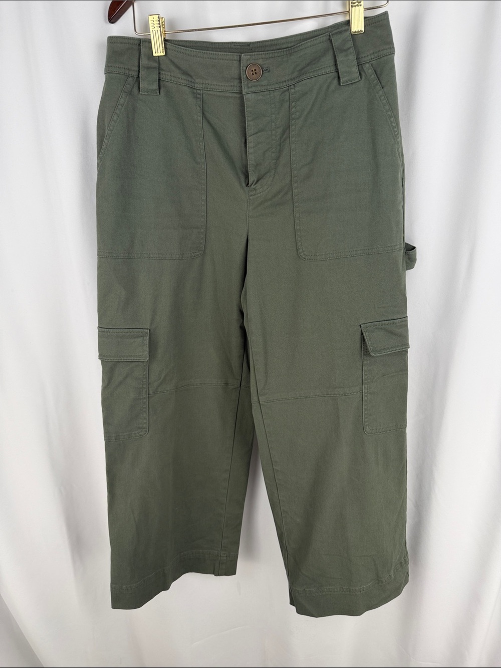On 34th Women's Olive Green Cropped Cargo Pants with Utility Pockets